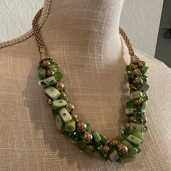 Gorgeous Necklace Green Glass and Mixed Materials - Picture 4 of 8